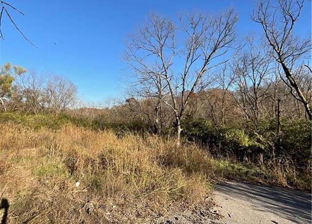 Property at 4818 Blue Ridge Cutoff St, Kansas City, MO 64133