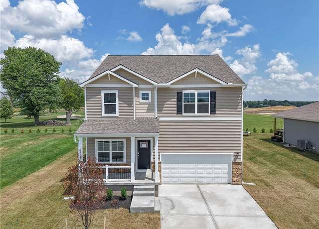 Property at 10280 Sorano Dr, Peculiar, MO 64078, 4 beds, 2.5 baths