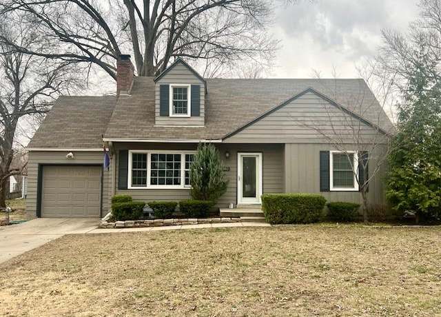 Property at 3102 W 73rd Ter, Prairie Village, KS 66208, 3 beds, 2.5 baths