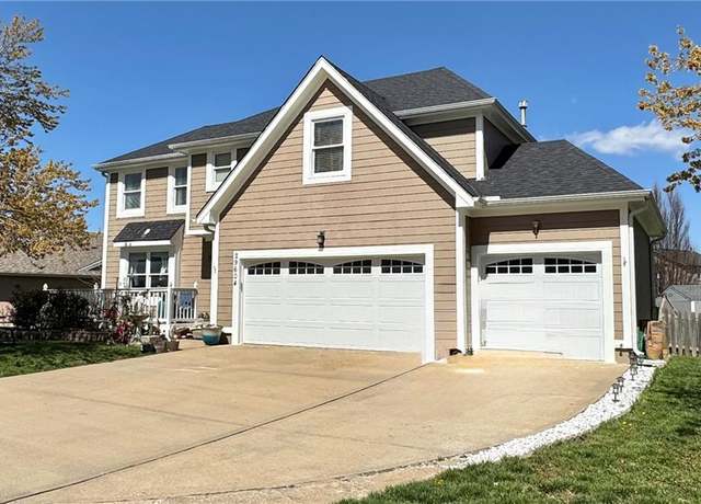 Property at 29604 W 185th St, Gardner, KS 66030, 4 beds, 3.5 baths