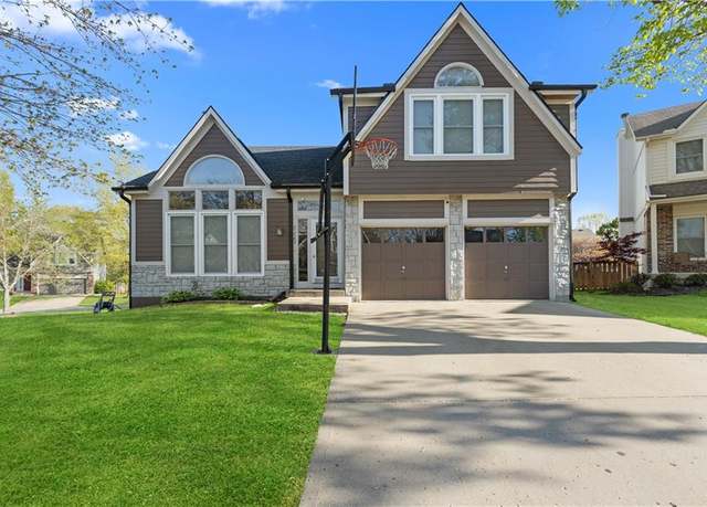 Property at 21709 W 53rd Ter, Shawnee, KS 66226, 4 beds, 3 baths