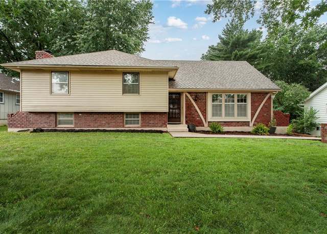 Property at 1004 SW Twilight Ln, Blue Springs, MO 64015, 4 beds, 2.5 baths