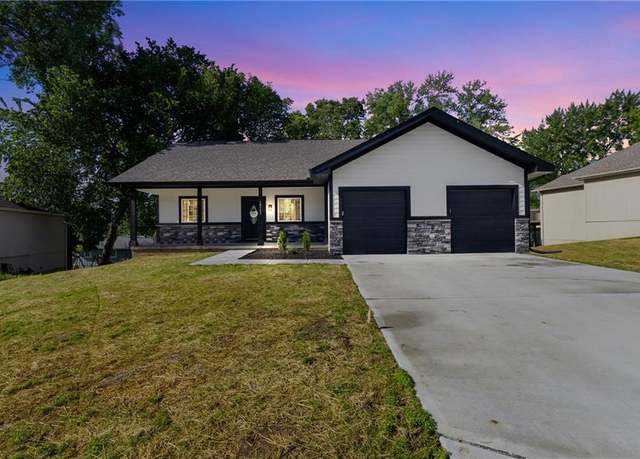 Property at 18503 Hartford Ct, Independence, MO 64058, 5 beds, 3.5 baths