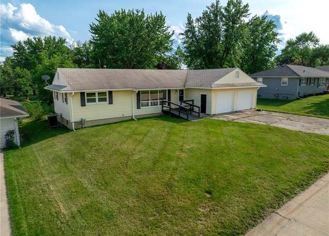 Property at 209 Crescent Dr, Chillicothe, MO 64601, 3 beds, 2 baths
