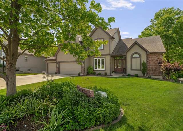 Property at 16529 W 81st St, Lenexa, KS 66219, 4 beds, 4.5 baths