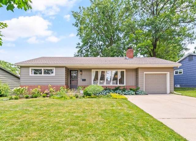 Property at 4717 W 76th St, Prairie Village, KS 66208, 3 beds, 1.5 baths