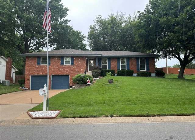 Property at 9730 Overhill Dr, Kansas City, MO 64152, 3 beds, 2 baths