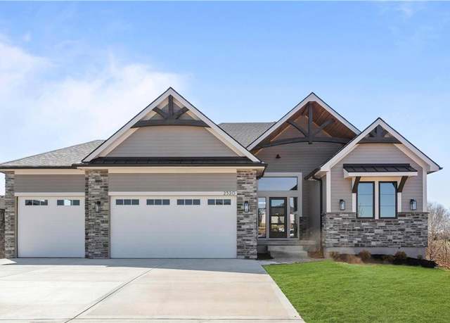 Property at 2520 NE Woodland Oak Cir, Lee's Summit, MO 64086, 4 beds, 3 baths