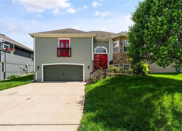 Property at 9517 N Adrian Pl, Kansas City, MO 64154, 4 beds, 3 baths