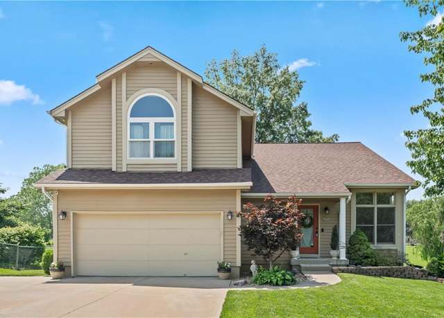 Property at 1710 Sunset Dr, Kearney, MO 64060, 4 beds, 2.5 baths
