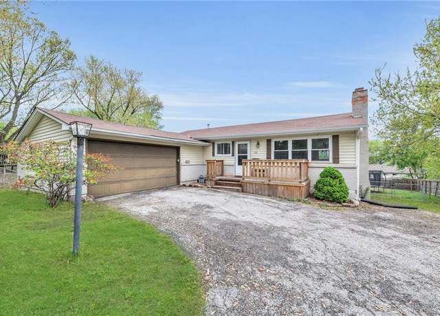 Property at 1610 NE Northaven Dr, Gladstone, MO 64118, 3 beds, 3 baths