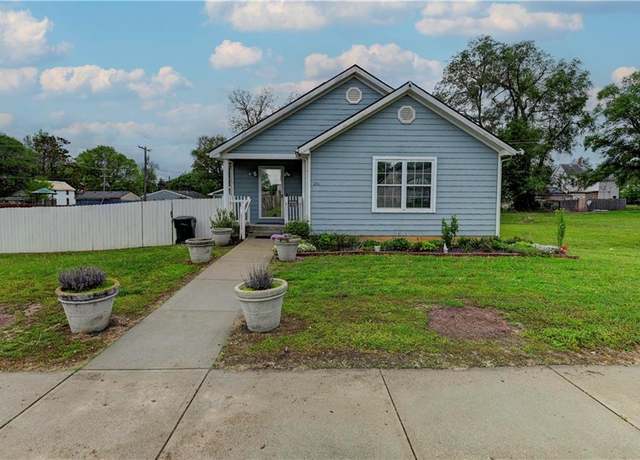 Property at 211 Pottawatomie St, Leavenworth, KS 66048, 4 beds, 3 baths
