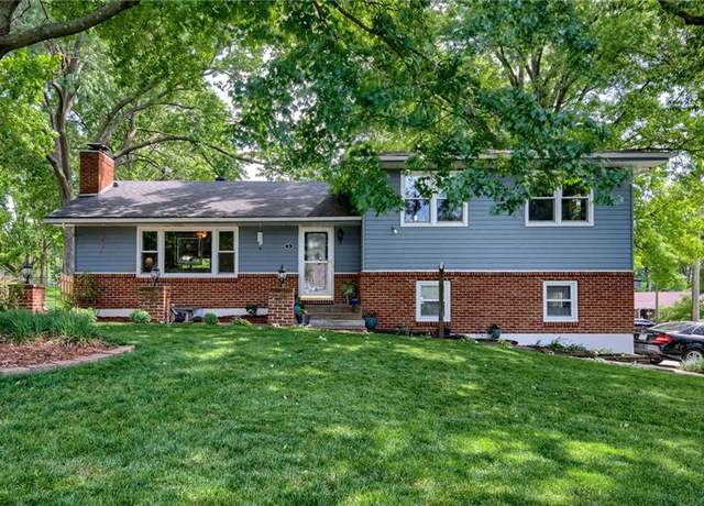 Property at 3 NE 81st St, Kansas City, MO 64118, 4 beds, 3 baths