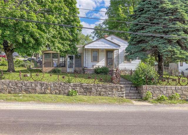 Property at 3618 County Line Rd, Kansas City, KS 66106, 3 beds, 2 baths