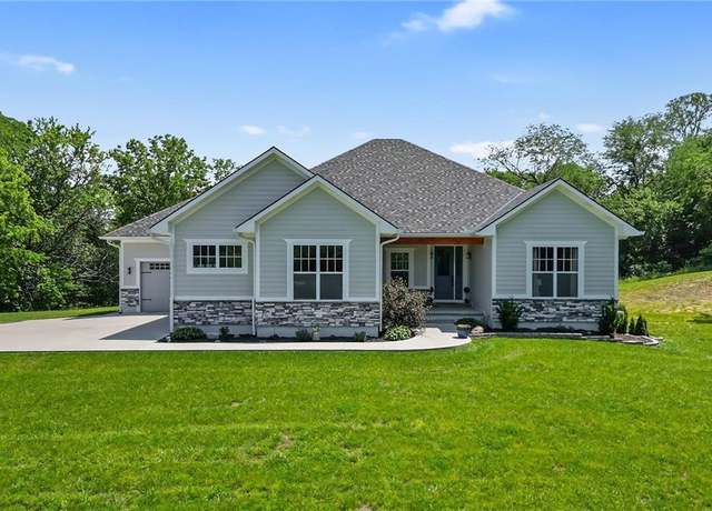 Property at 13723 Raliegh Ln, Holt, MO 64048, 4 beds, 3.5 baths