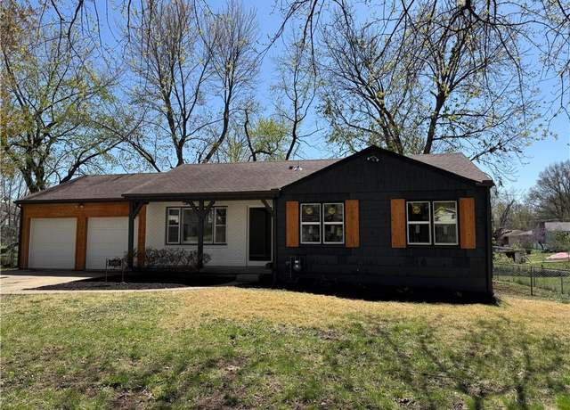 Property at 10905 E 59th Ter, Raytown, MO 64133, 4 beds, 2 baths