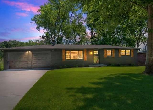 Property at 5013 NW Ridgewood Dr, Kansas City, MO 64151, 3 beds, 2 baths