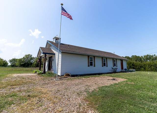 Property at 589 NW 500th Rd, Clinton, MO 64735, 2 beds, 3.5 baths