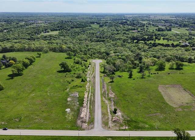 Property at 5201 W 188th Ter, Stilwell, KS 66085