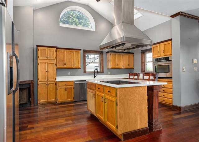 Property at 3027 Mcgee St, Kansas City, MO 64108, 4 beds, 3.5 baths