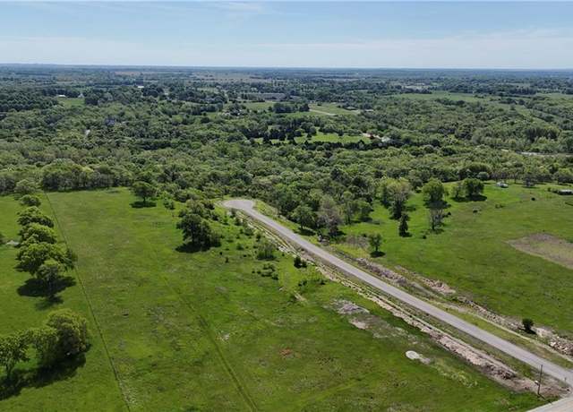 Property at 5400 W 188 Ter, Stilwell, KS 66085
