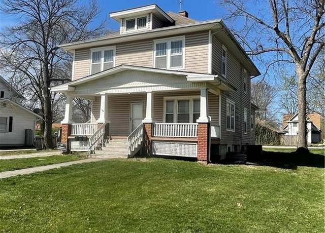 Property at 1016 S Cedar St, Ottawa, KS 66067, 8 beds, 3 baths