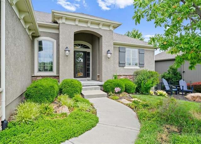 Property at 17208 W 198th St, Spring Hill, KS 66083, 4 beds, 4 baths
