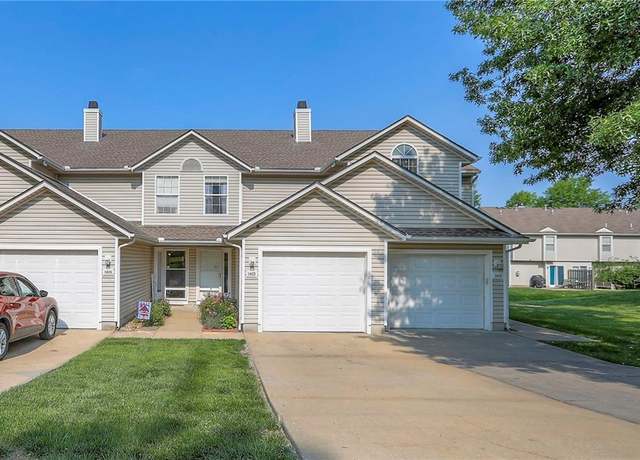 Property at 1422 SE Lexington Ave, Lee's Summit, MO 64081, 2 beds, 2.5 baths