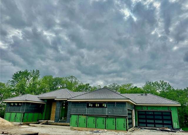 Property at 7410 NW Pampas Ln, Parkville, MO 64152, 4 beds, 3.5 baths