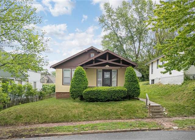 Property at 2310 Francis St, St Joseph, MO 64501, 3 beds, 1 bath