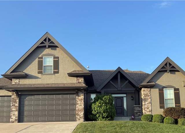 Property at 704 SW Admiral Byrd Dr, Lee's Summit, MO 64082, 4 beds, 3.5 baths