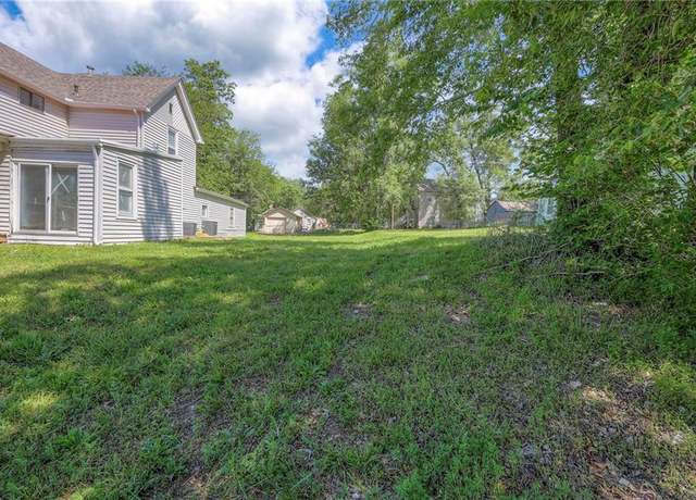 Property at 506 Kiowa St, Leavenworth, KS 66048