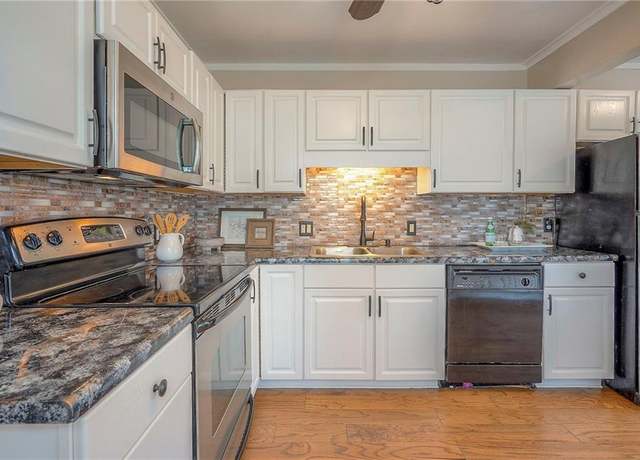 Property at 8606 Summit St, Kansas City, MO 64114, 3 beds, 1 bath