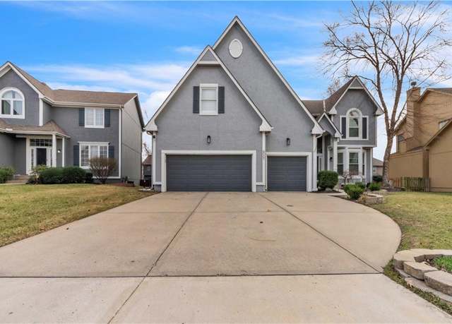 Property at 8007 W 131 Ter, Overland Park, KS 66213, 4 beds, 4.5 baths