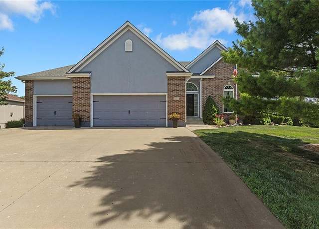 Property at 501 Chestnut Cir, Raymore, MO 64083, 3 beds, 2.5 baths