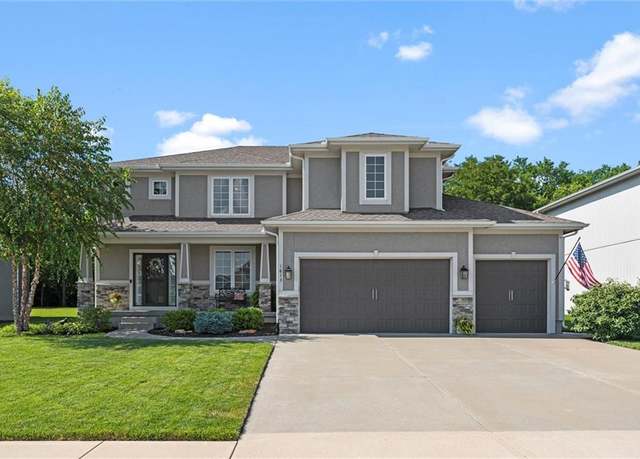 Property at 1813 SW Blackstone Pl, Lee's Summit, MO 64082, 5 beds, 4.5 baths
