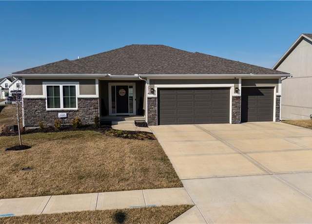 Property at 7714 NE 103rd St, Kansas City, MO 64157, 4 beds, 3 baths