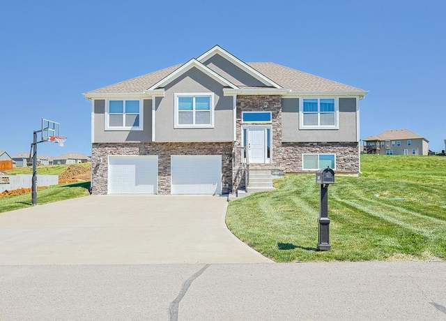 Property at 19227 Cherokee Ct, St Joseph, MO 64505, 4 beds, 3 baths