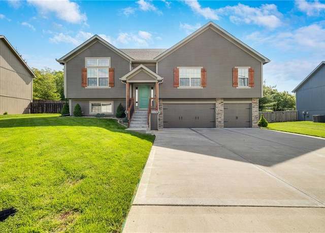 Property at 7851 N College Ave, Kansas City, MO 64119, 4 beds, 3 baths