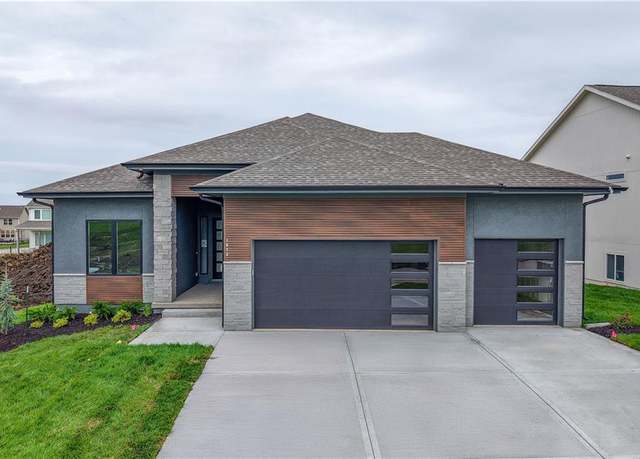 Property at 1613 SW Arbor Park Dr, Lee's Summit, MO 64082, 4 beds, 3 baths