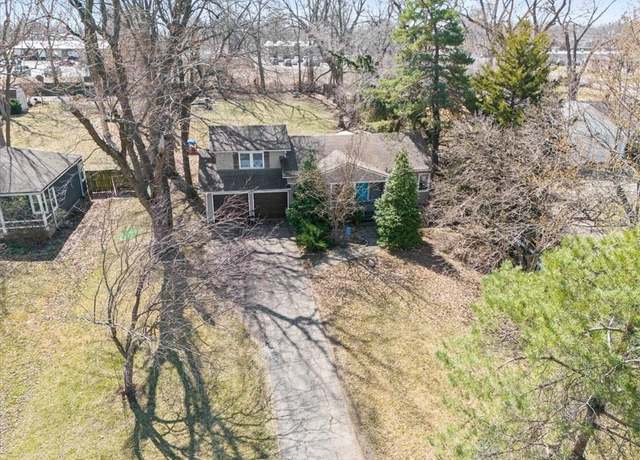Property at 6901 W 82nd St, Overland Park, KS 66204, 3 beds, 2 baths