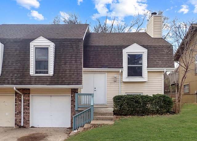 Property at 7518 Long St, Lenexa, KS 66216, 3 beds, 2 baths