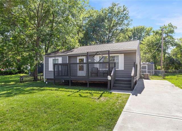 Property at 604 SE Howard St, Lee's Summit, MO 64063, 2 beds, 1 bath