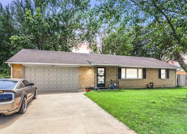 Property at 14121 E 39th St S, Independence, MO 64055, 3 beds, 1.5 baths