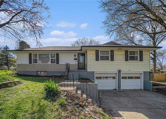Property at 5220 Sterling Ave, Raytown, MO 64133, 3 beds, 2.5 baths