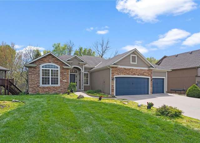 Property at 1509 NE 94th St, Kansas City, MO 64155, 3 beds, 3 baths