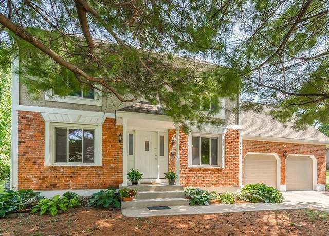 Property at 1504 NW Weatherstone Dr, Blue Springs, MO 64015, 4 beds, 3.5 baths