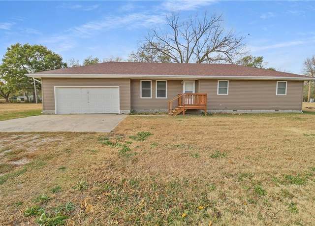 Property at 103 Steuben Ct, Erie, KS 66733, 3 beds, 2 baths