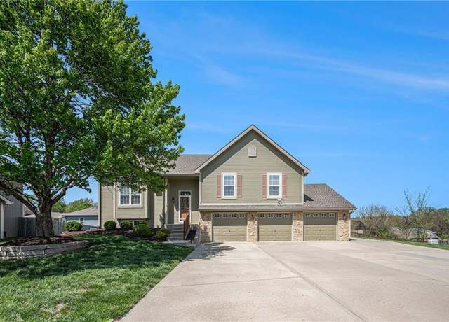 Property at 805 Hithergreen Ct, Lansing, KS 66043, 4 beds, 3 baths