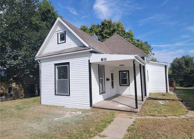 Property at 411 Blake St, St Joseph, MO 64504, 2 beds, 1 bath